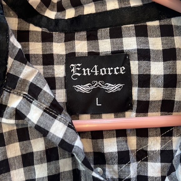 ✨5 for 25 Sale✨
Embroidered western Cut Flannel - Picture 9 of 13